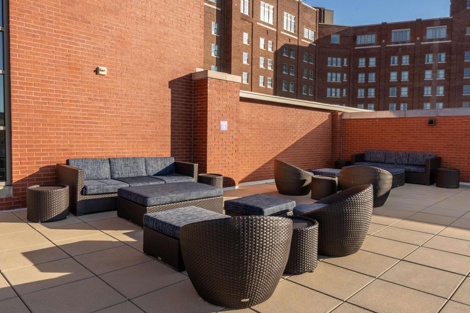Drury Plaza Hotel Broadview Уичита Экстерьер фото