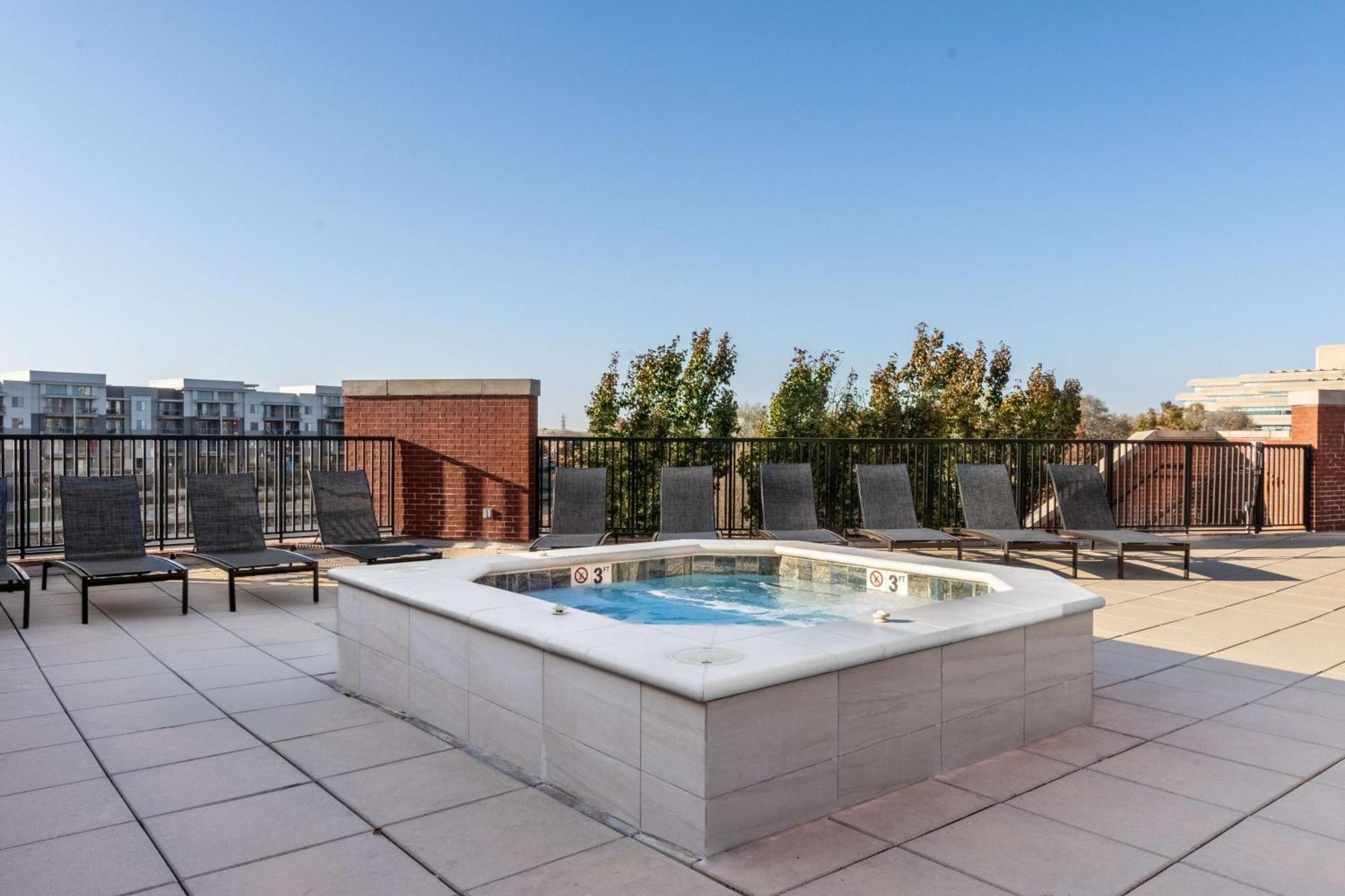 Drury Plaza Hotel Broadview Уичита Экстерьер фото