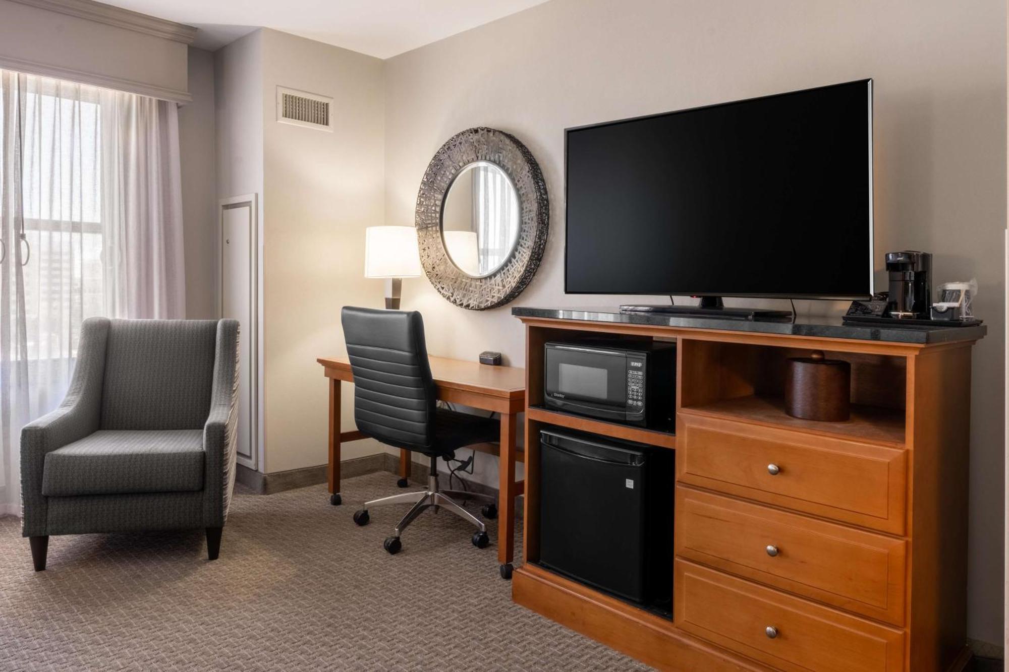 Drury Plaza Hotel Broadview Уичита Экстерьер фото