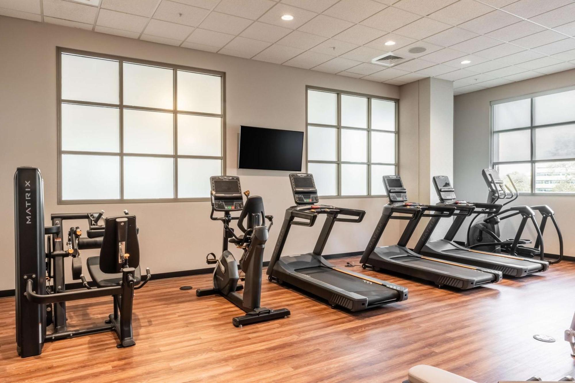 Drury Plaza Hotel Broadview Уичита Экстерьер фото