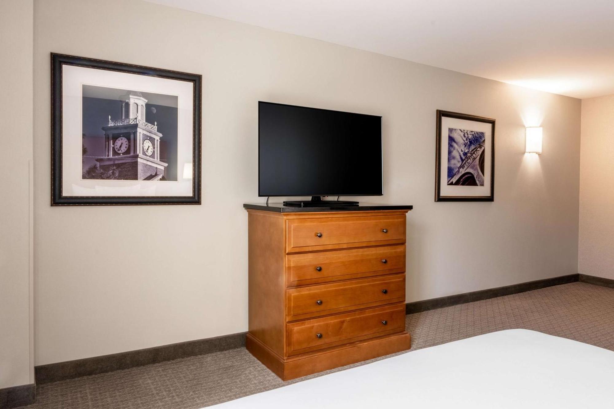 Drury Plaza Hotel Broadview Уичита Экстерьер фото