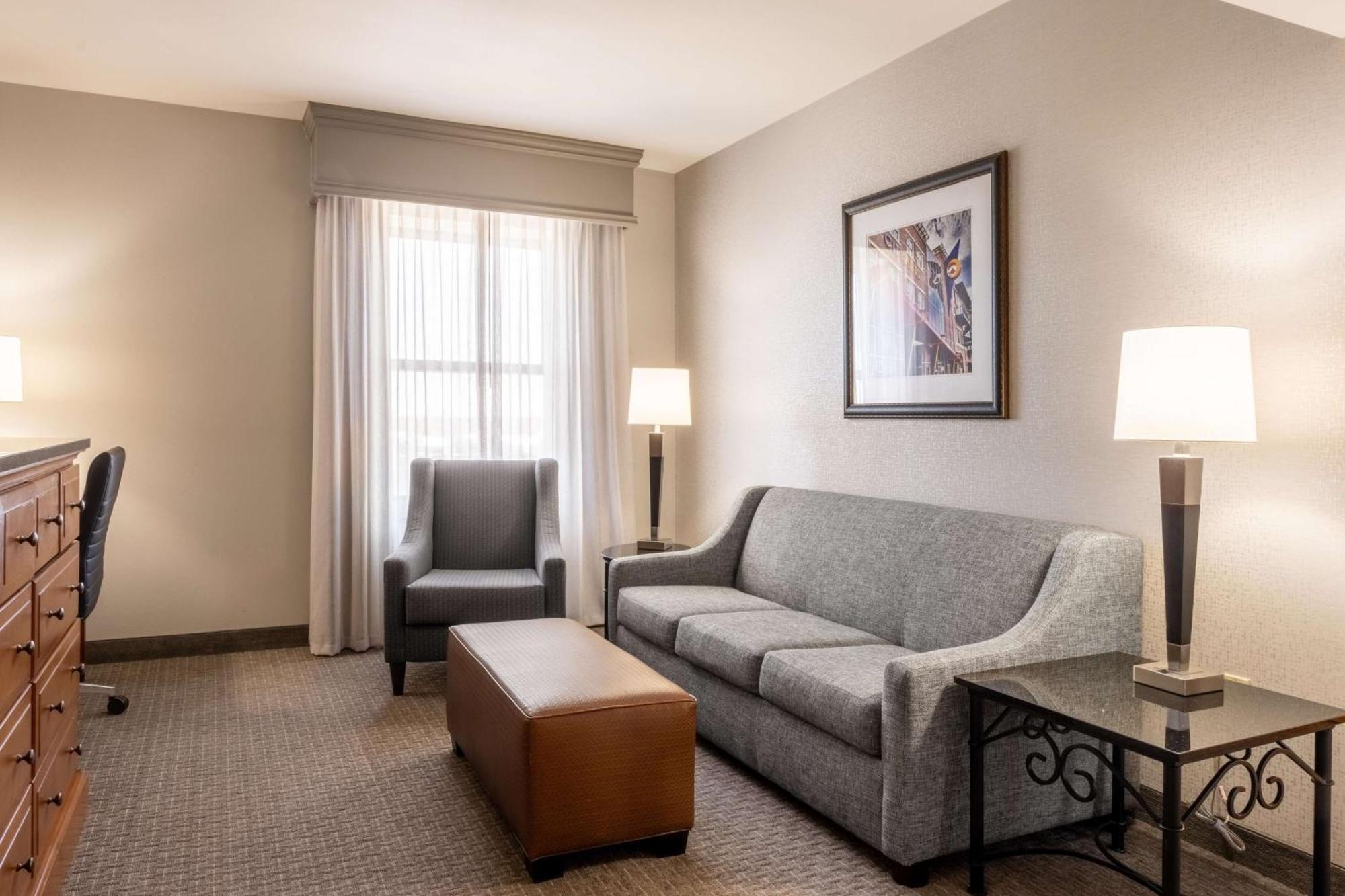 Drury Plaza Hotel Broadview Уичита Экстерьер фото