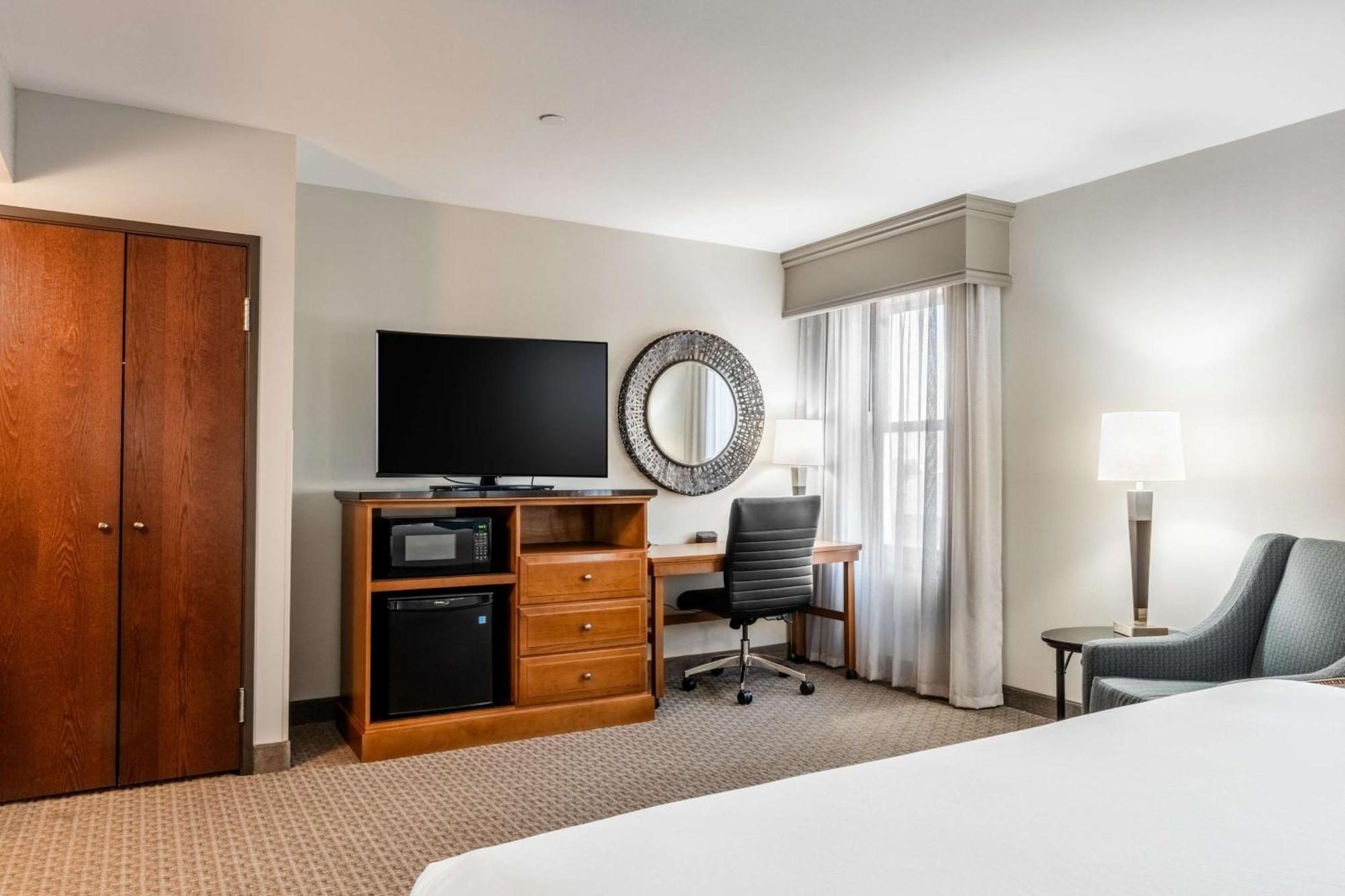 Drury Plaza Hotel Broadview Уичита Экстерьер фото