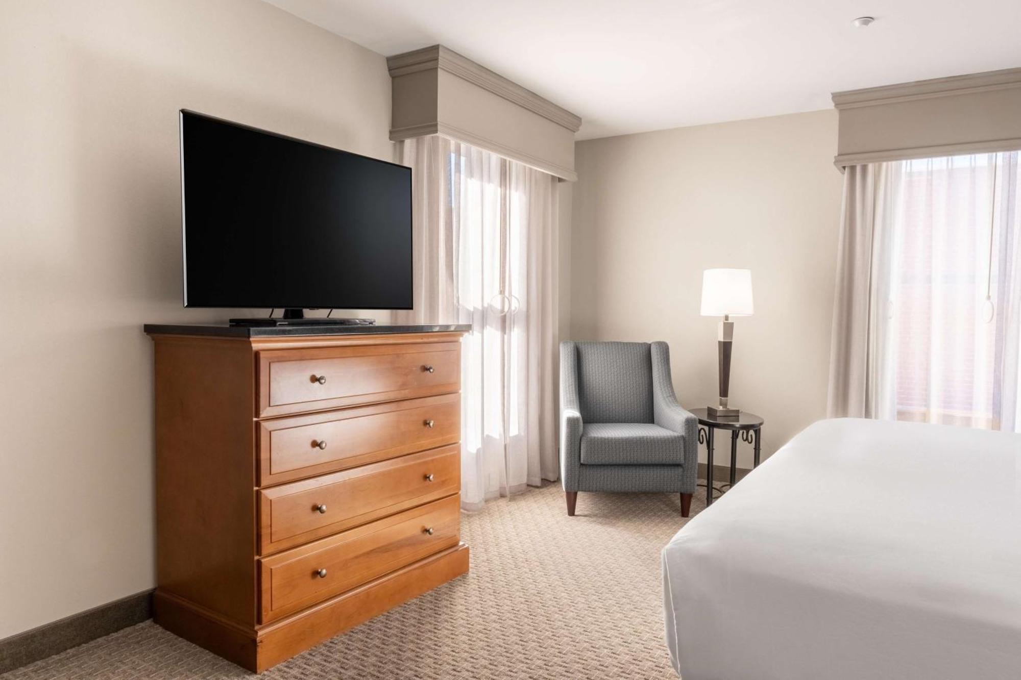 Drury Plaza Hotel Broadview Уичита Экстерьер фото