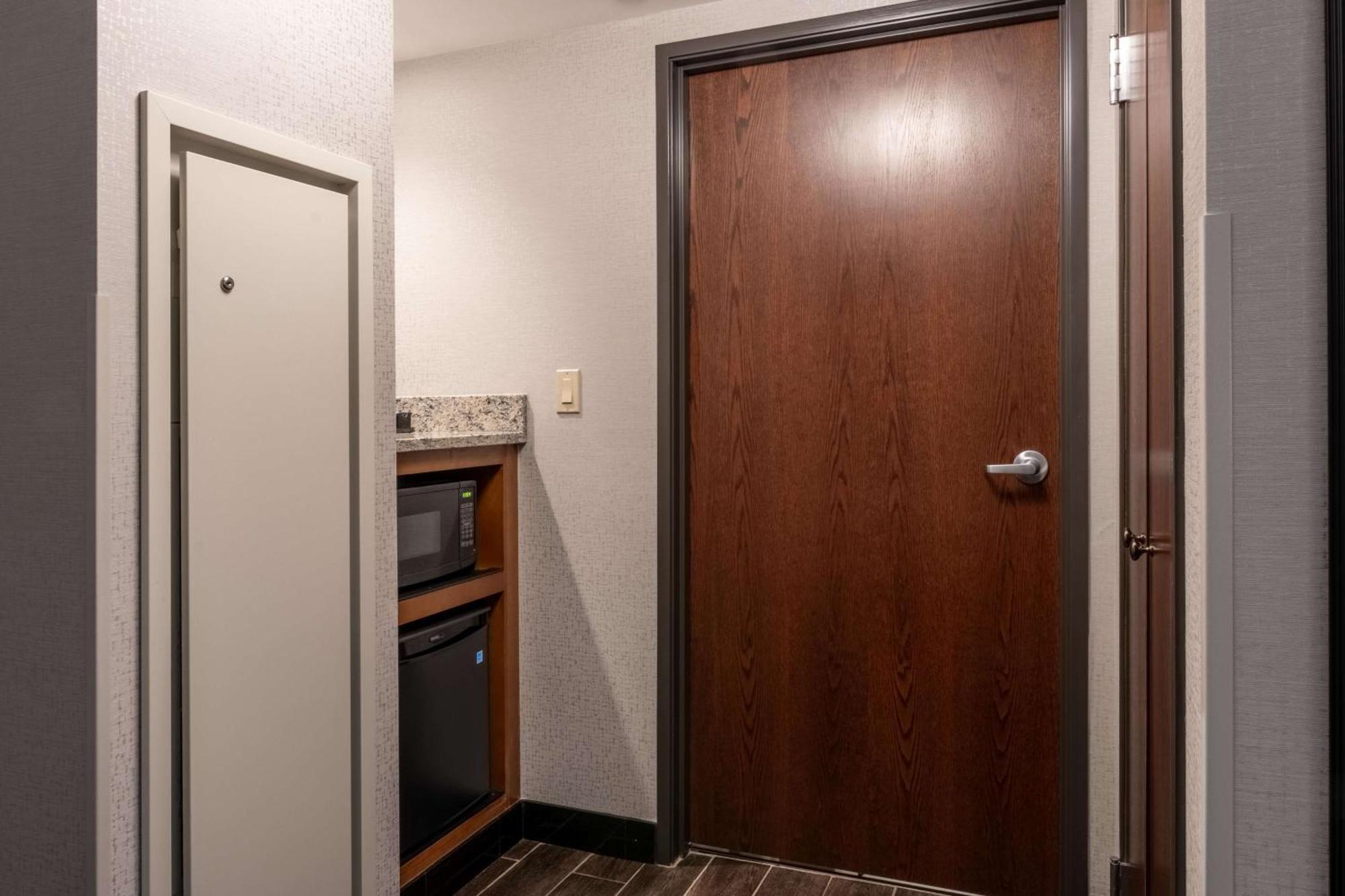 Drury Plaza Hotel Broadview Уичита Экстерьер фото