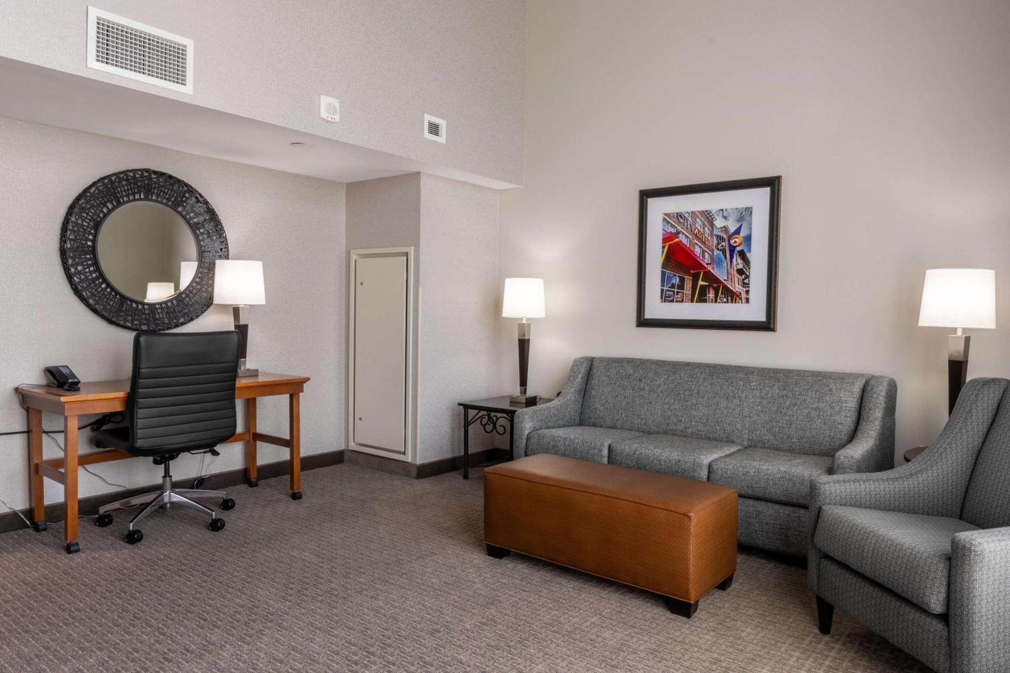 Drury Plaza Hotel Broadview Уичита Экстерьер фото