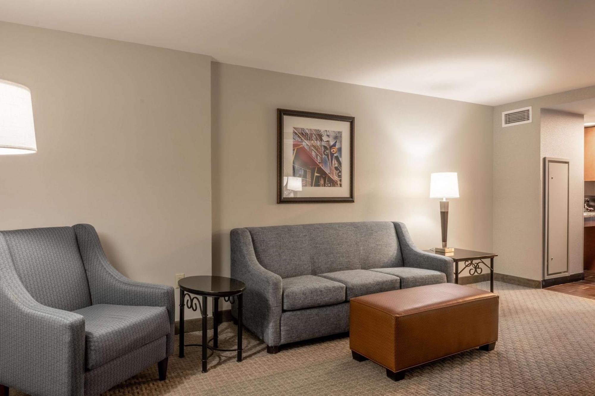 Drury Plaza Hotel Broadview Уичита Экстерьер фото