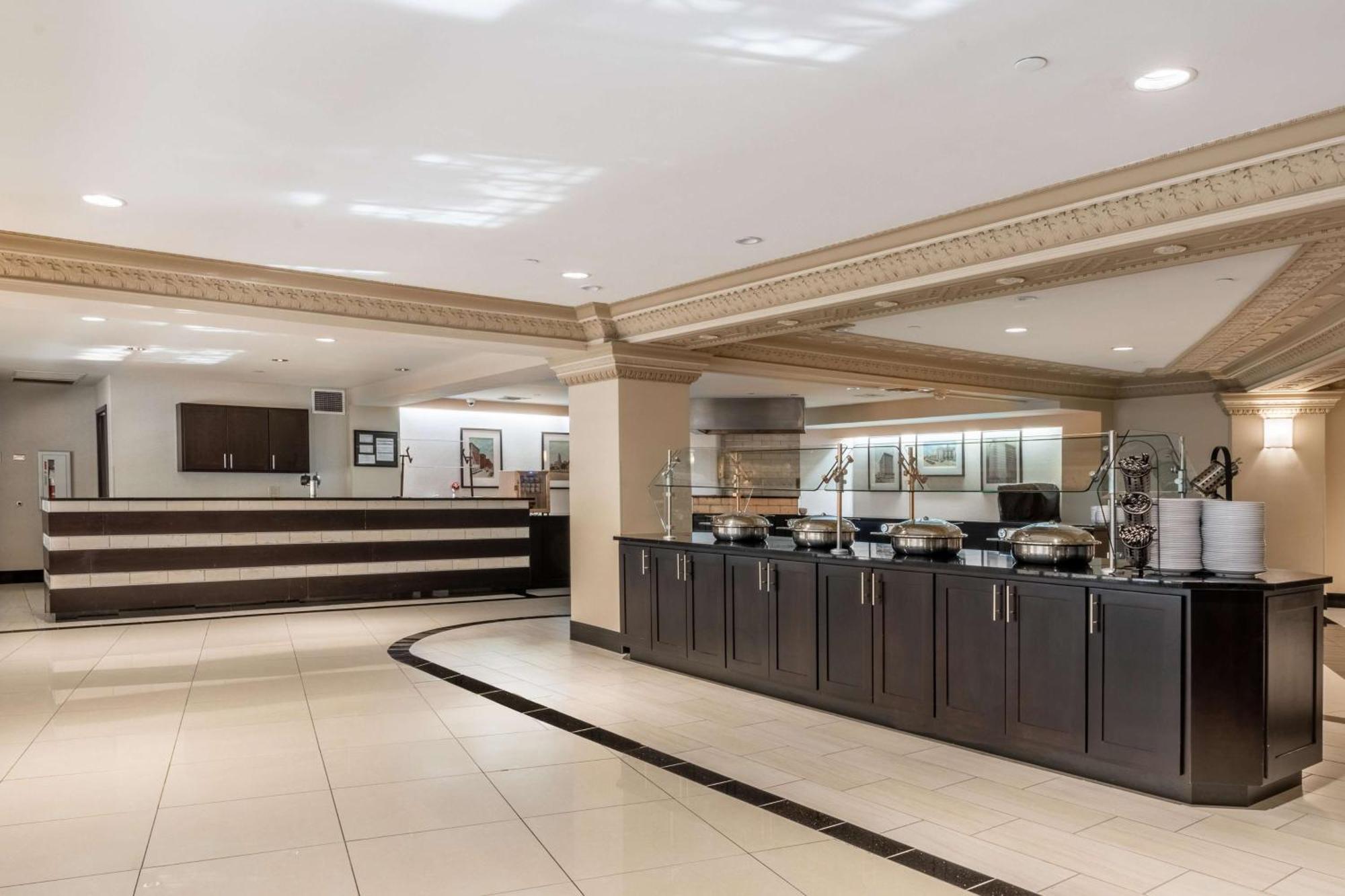 Drury Plaza Hotel Broadview Уичита Экстерьер фото