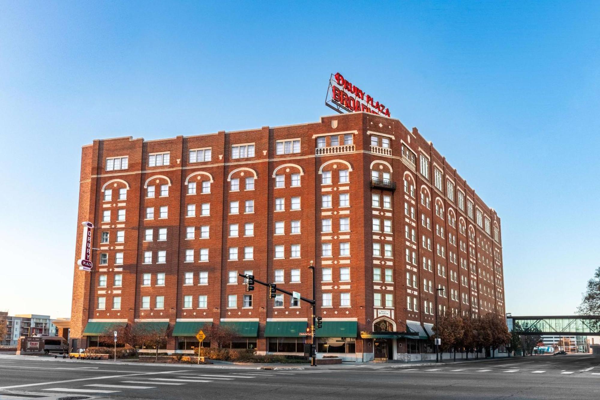 Drury Plaza Hotel Broadview Уичита Экстерьер фото