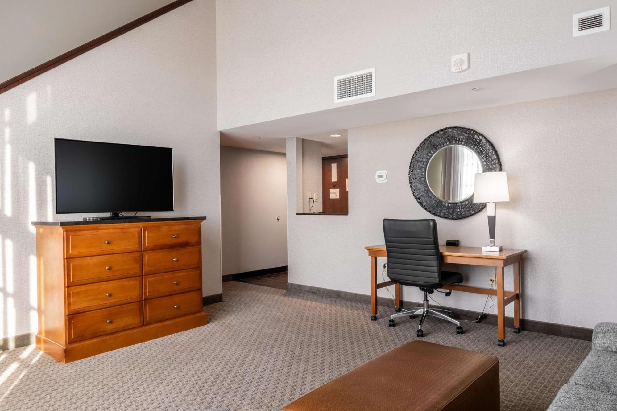 Drury Plaza Hotel Broadview Уичита Экстерьер фото