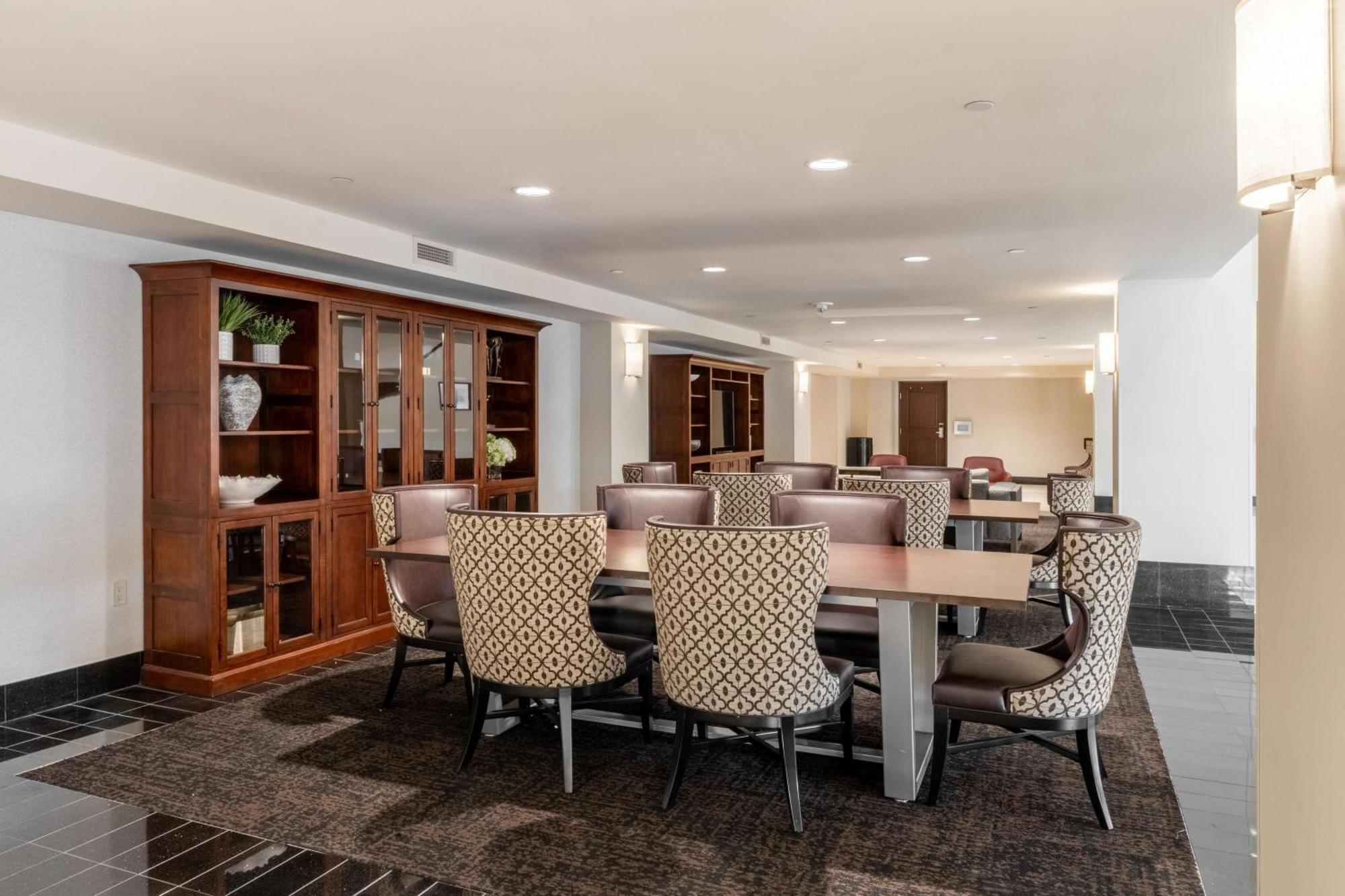 Drury Plaza Hotel Broadview Уичита Экстерьер фото