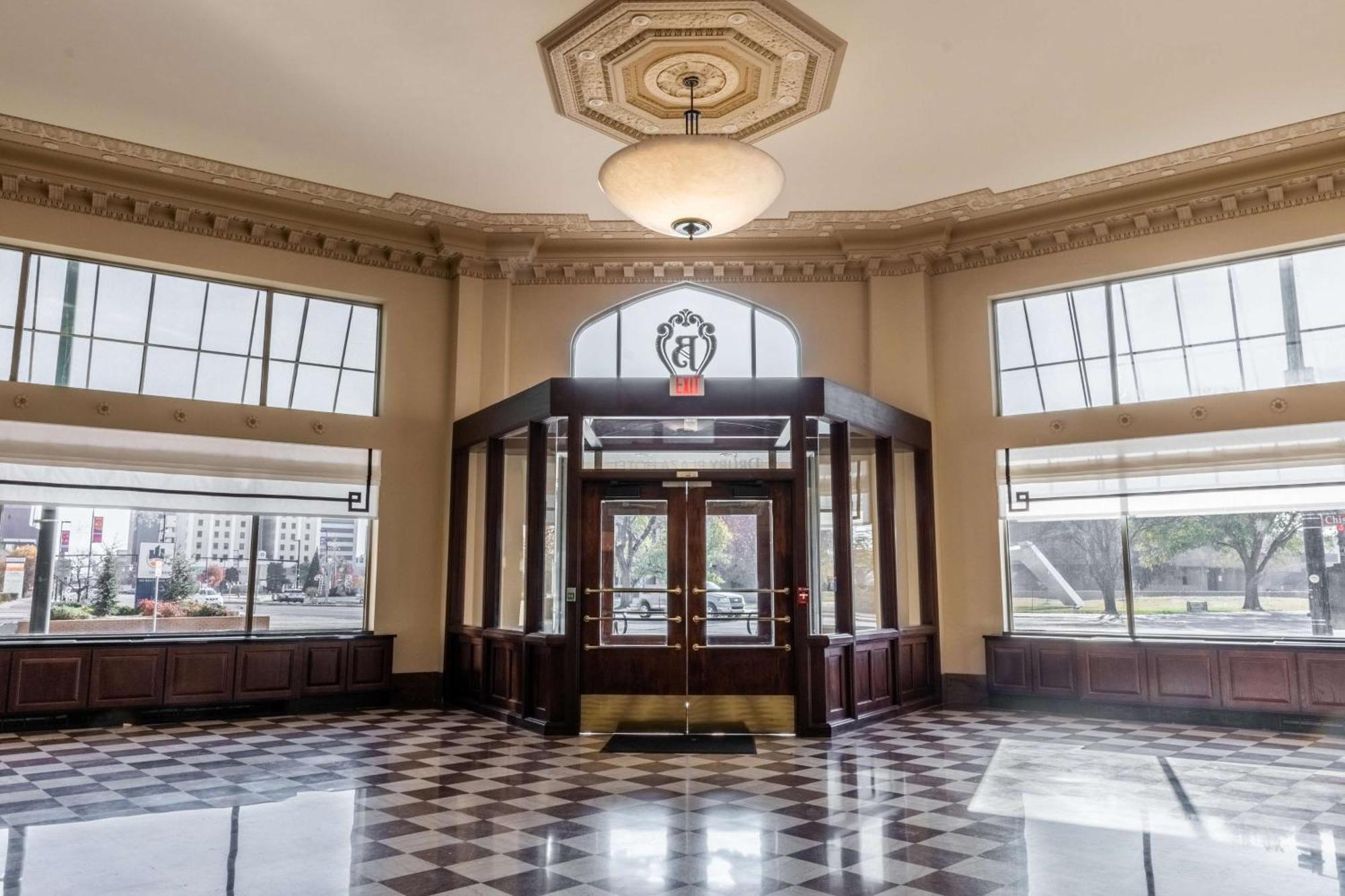 Drury Plaza Hotel Broadview Уичита Экстерьер фото