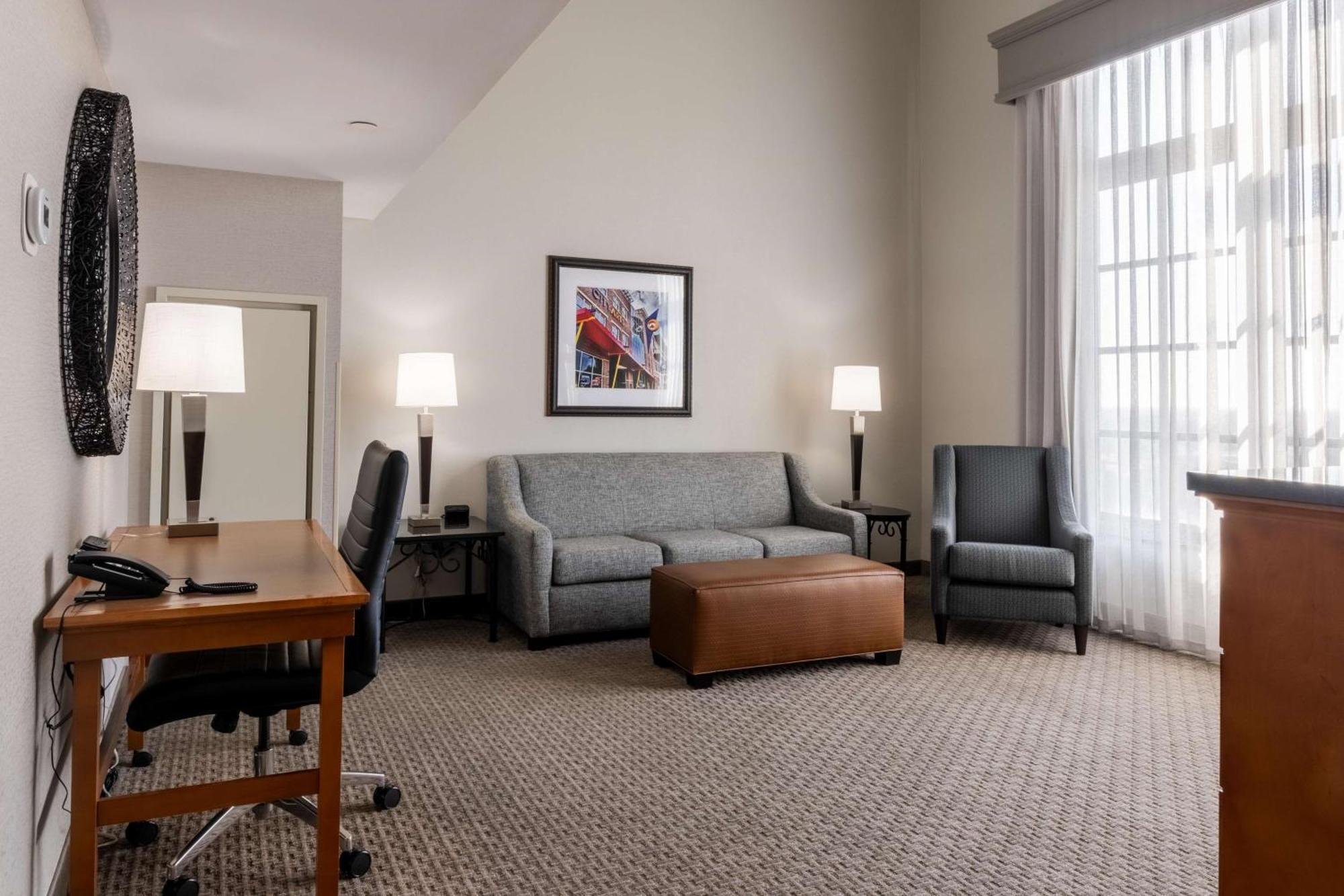 Drury Plaza Hotel Broadview Уичита Экстерьер фото